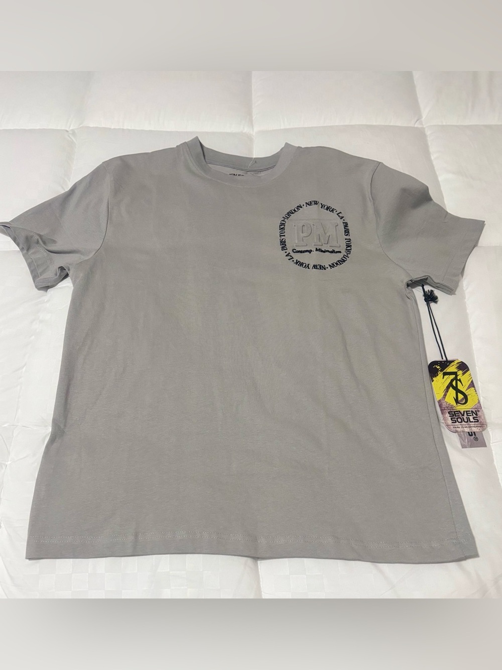 Seven Souls Men's Gray Streetwear Graphic Tee Size: Medium “NWT”
